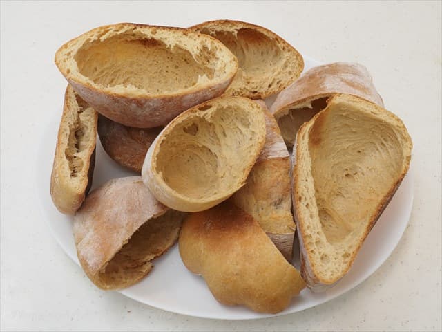 ピタパンを半分に割る
